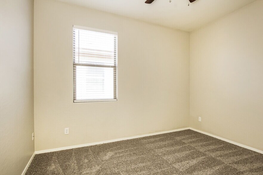 Building Photo - 6920 W Alta Vista Rd