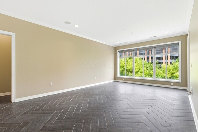 Building Photo - 250 Daniel Burnham Square