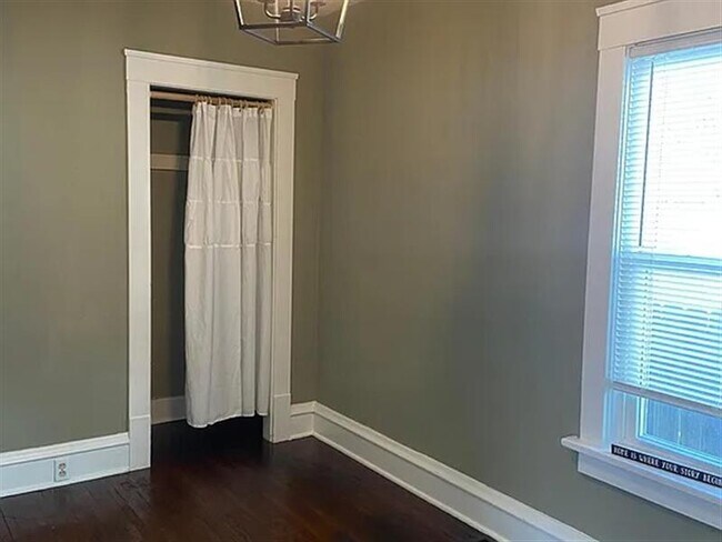 Building Photo - 3 bedroom