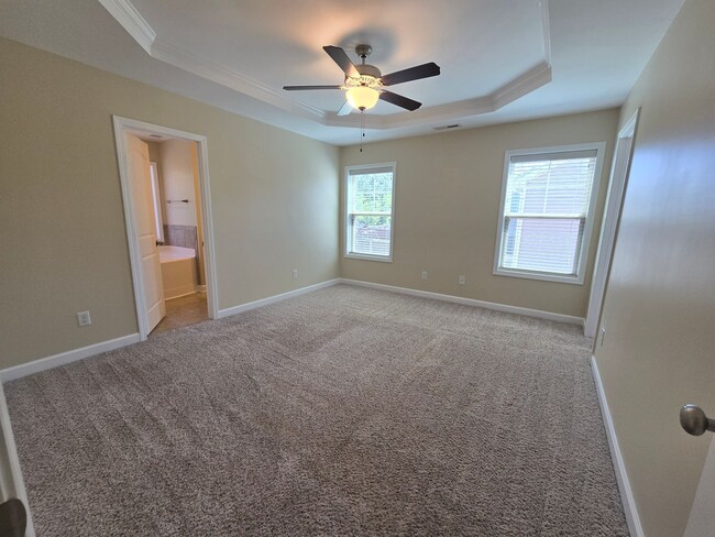Building Photo - New Listing!!