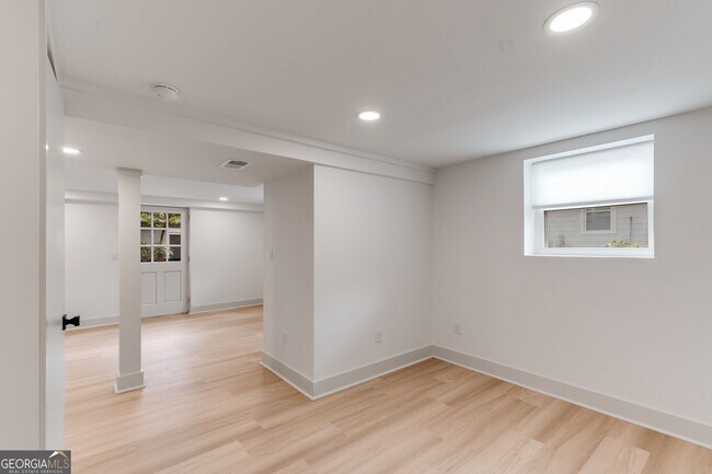 Building Photo - 493 Sybil Ln SE