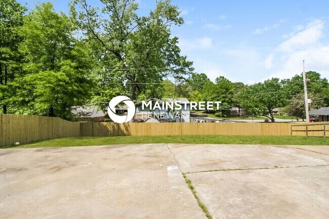Building Photo - 3 Bedroom Pet-Friendly Home in Memphis, TN with Main Street Renewal