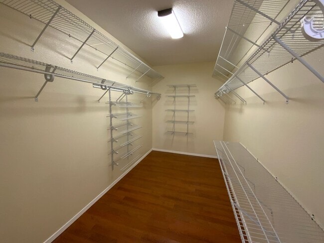 Building Photo - 4 Bedroom Single Story Home Available Near...