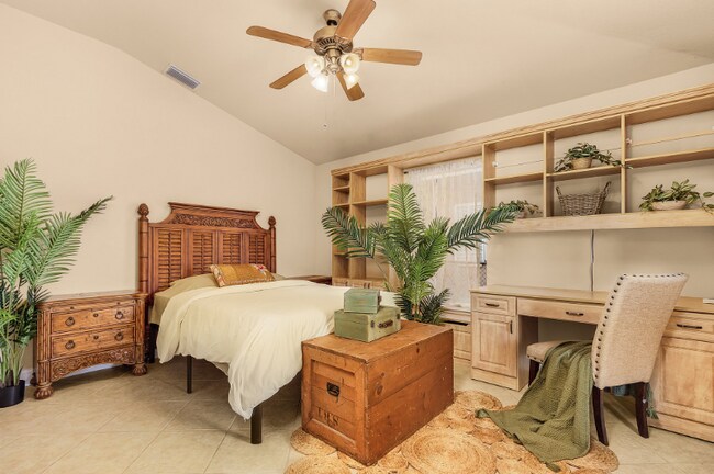 Building Photo - 205 SE 4th Pl