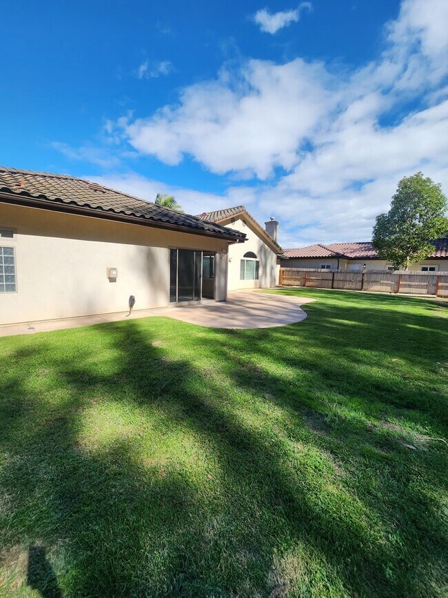Building Photo - Gorgeous and Spacious 4 Bedroom Home