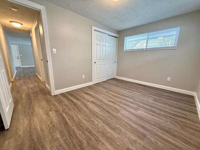 Building Photo - 309 Lesher Dr