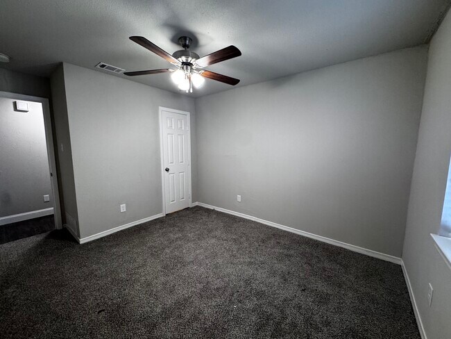 Building Photo - 1311 Alpine Dr