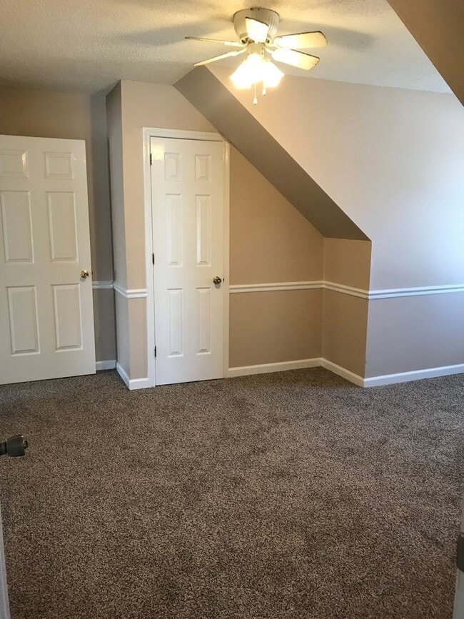 Building Photo - 2563B Carriage Dr