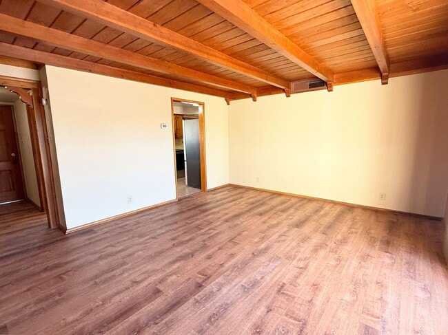 Building Photo - 1049 E 2nd Ave