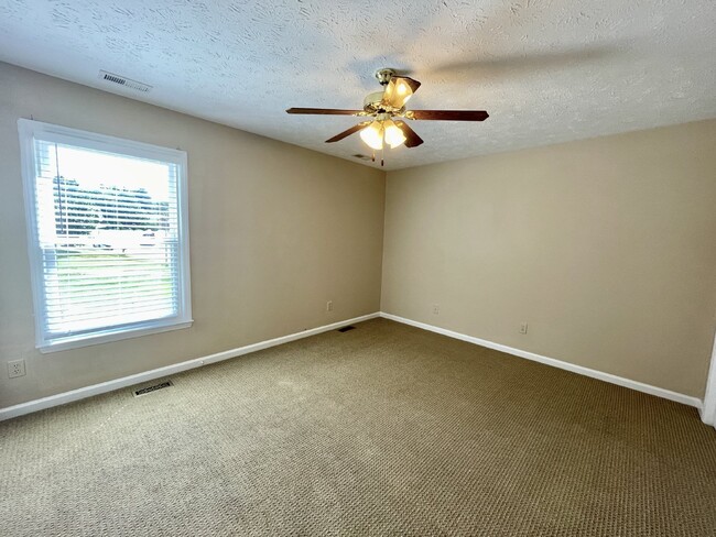 Building Photo - 4 bedroom, 3 bathroom Nest in Spring Lake