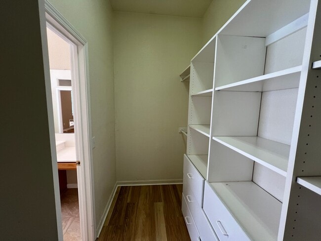 Building Photo - 4-bedroom single story located in Sylvan S...
