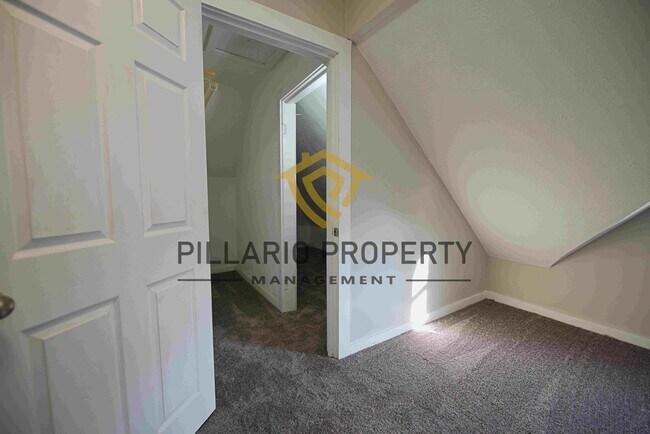 Building Photo - Close to Marion University, 3 Bedroom, 1.5...