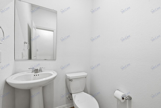 Building Photo - 10037 Little Tree Ln