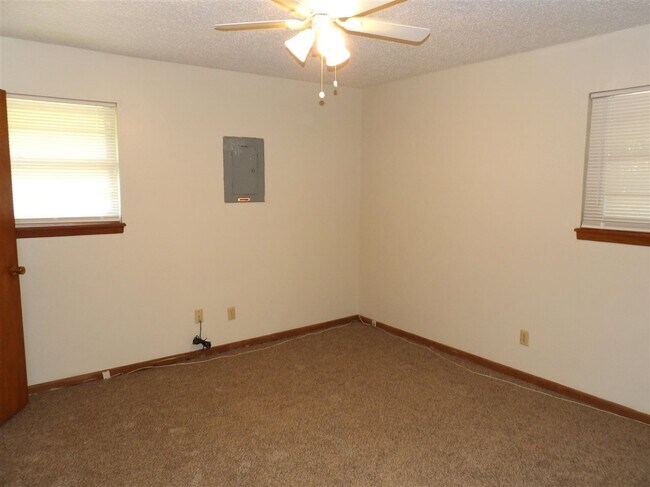 Building Photo - 1610 NW Black Mesa Dr