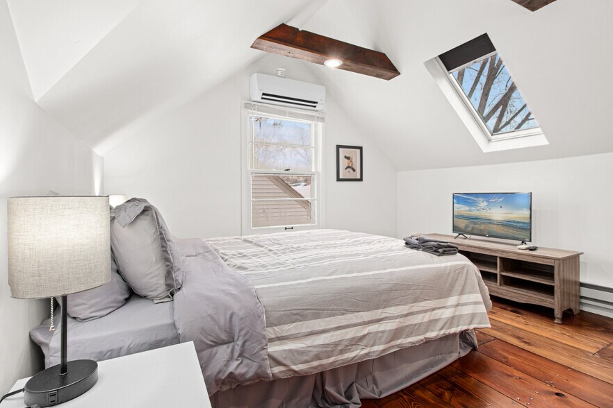 Building Photo - 6033 11th Ave S