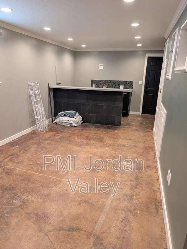 Building Photo - 1394 N 400 E