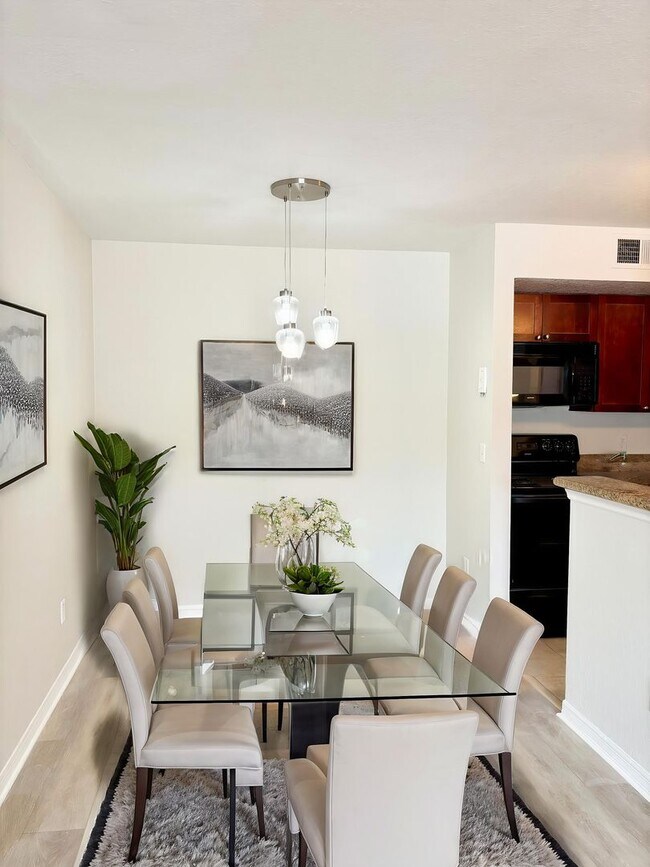 Building Photo - Modern comfort in Prime Orlando location –...