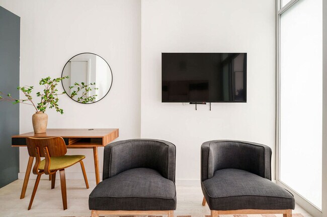 Building Photo - 317w E 14th St