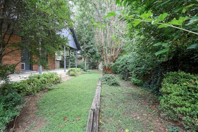 Building Photo - 3 Bed | 2 Bath | South Tulsa