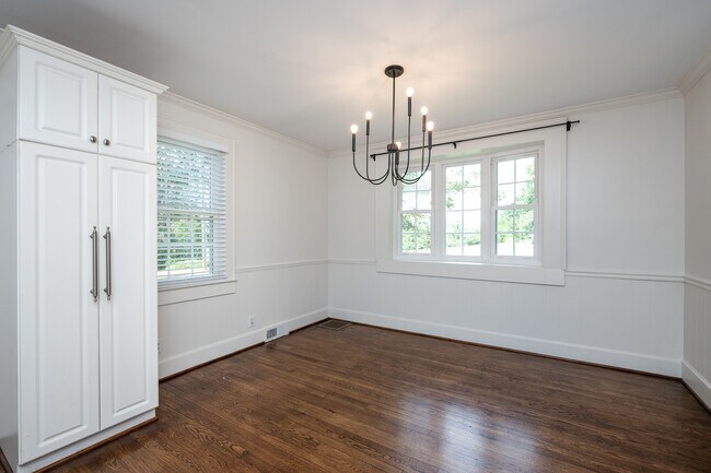 Building Photo - 114 Newman St