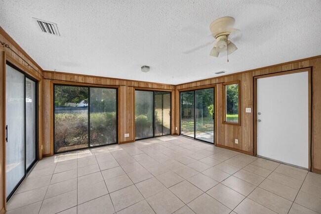 Building Photo - 328 Palos Ct
