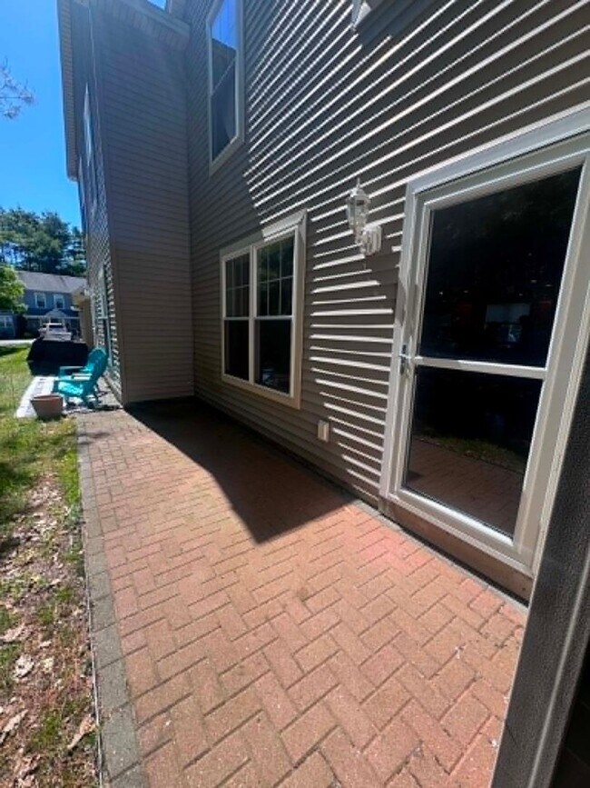 Building Photo - Brunswick Condo End Unit 2BR/1.5BA