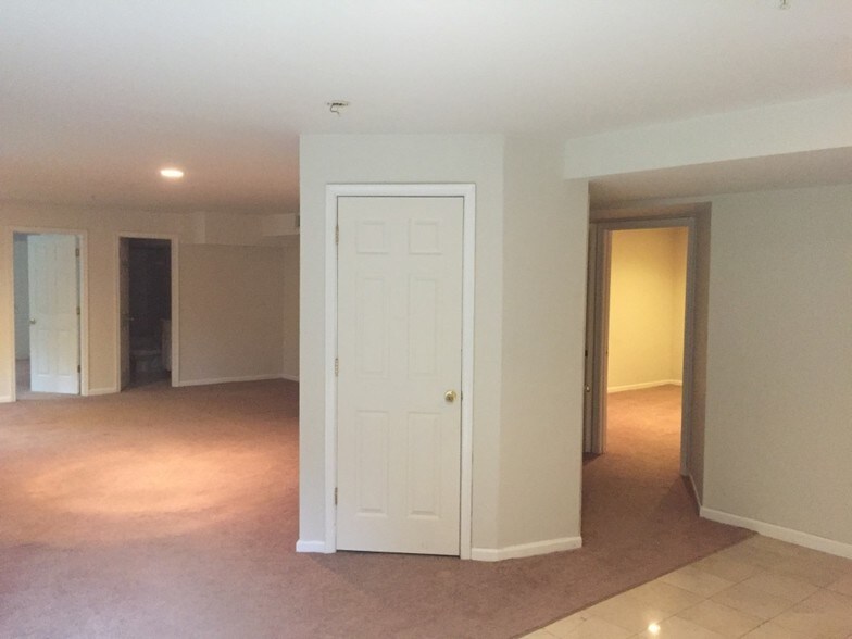 Living room 1 L - 4300 Stablemere Ct