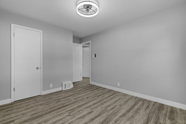 Building Photo - 1122 Roxton Dr