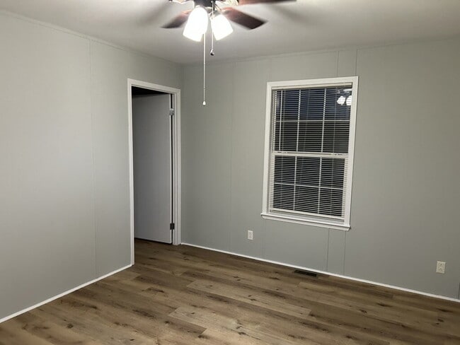 Building Photo - "Spacious 3-Bed, 2-Bath Home on Whiteaker Springs Rd, Cookeville!"