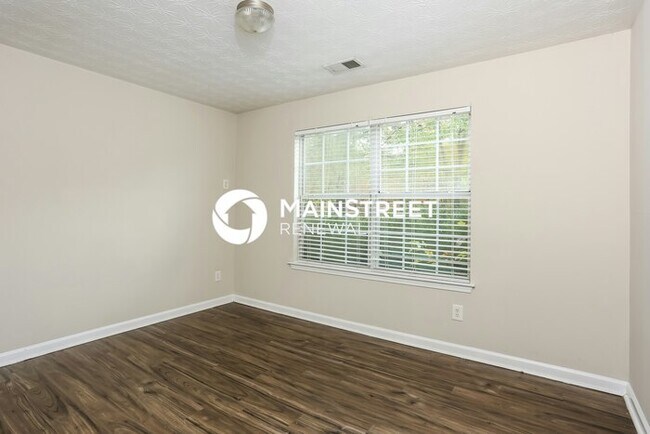 Building Photo - 3 Bedroom Pet-Friendly Home in Atlanta, GA with Main Street Renewal