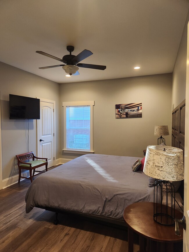 master bedroom - 568 Toms Hill Dr