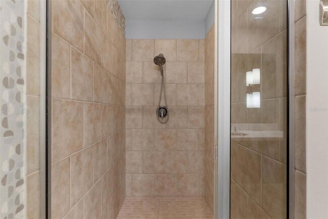 Building Photo - 1120 E Kennedy Blvd