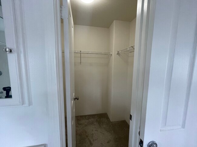 Primary bedroom's walk-in closet - 91-1031 Kaipalaoa St