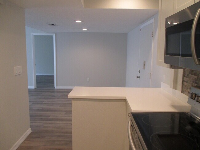 Building Photo - 106 Lake Evelyn Dr