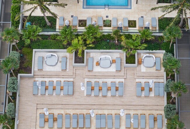 Building Photo - 3100 N Ocean Dr