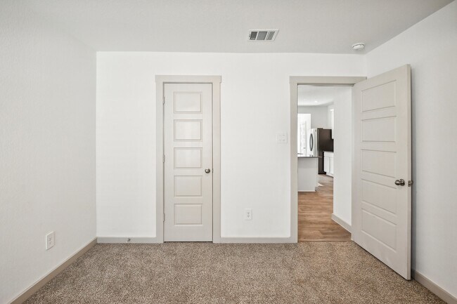 Building Photo - 8011 House bank Ln