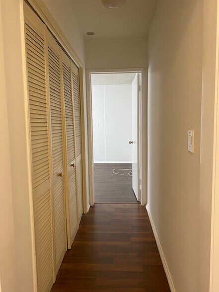 Building Photo - 911 N Harper Ave