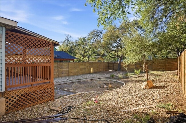 Building Photo - 2308 E 10th St