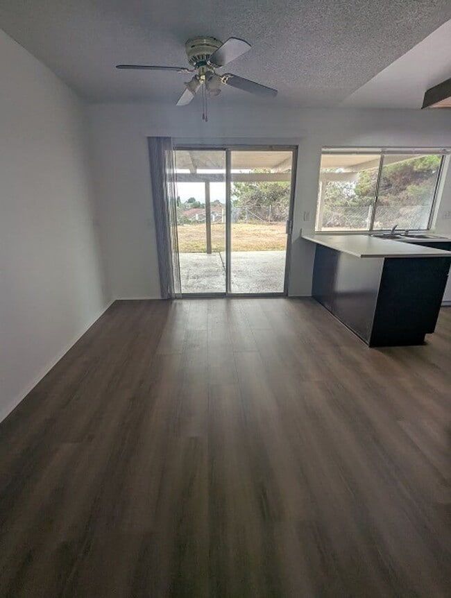 Building Photo - 4 Bedroom, 2 Bath - Single Story Home in P...