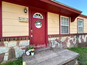 Building Photo - 4220 SE 25th St