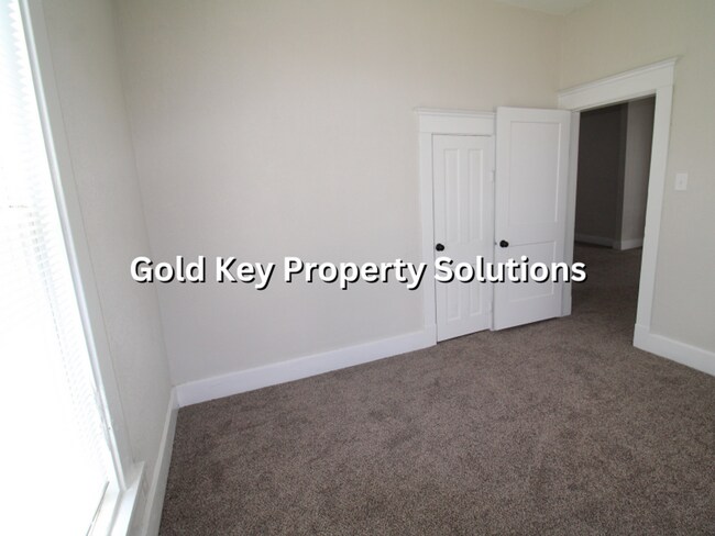 Building Photo - MUNCIE Updated 3 BR 1 BA House with Central Air and Upgraded Appliances (SECTION 8 APPROVED)