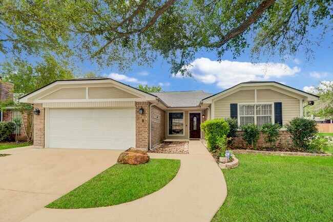 Building Photo - Spacious one story home on a corner lot!
