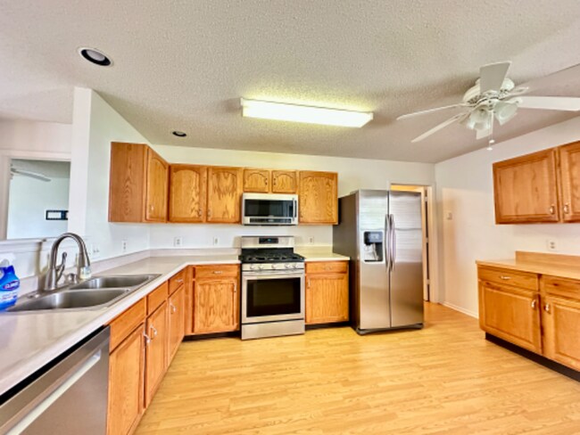 Building Photo - 9393 W Quarter Moon Dr