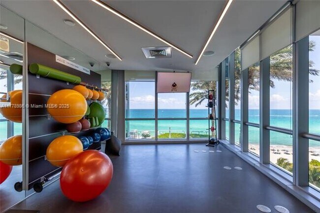 Building Photo - 17121 Collins Ave
