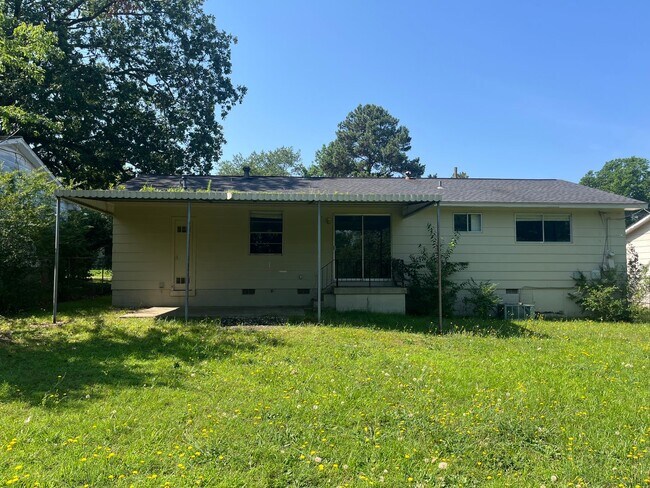 Building Photo - 4822 Greenfield Dr