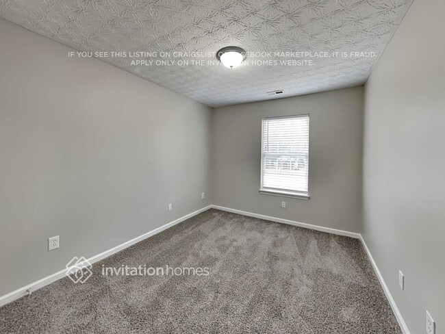 Building Photo - 86 E Main St N