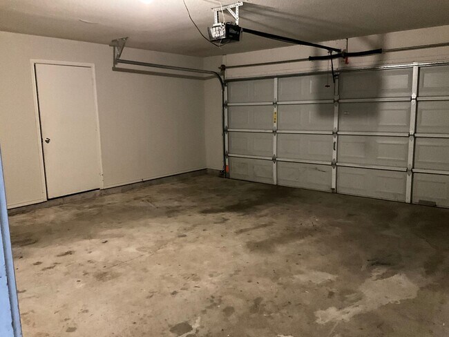 Building Photo - 10220 Lilac Ln