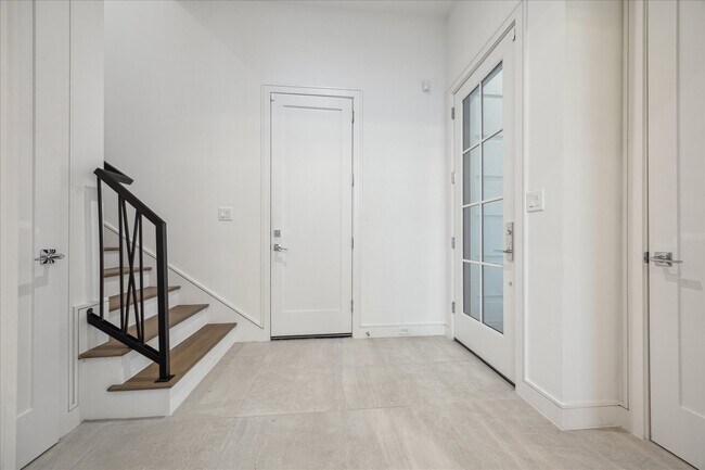 Building Photo - 5820 Winsome Ln