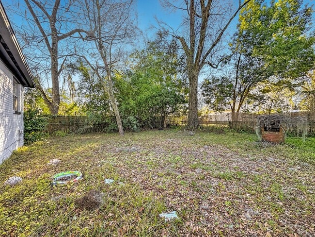 Building Photo - 5330 Quan Dr