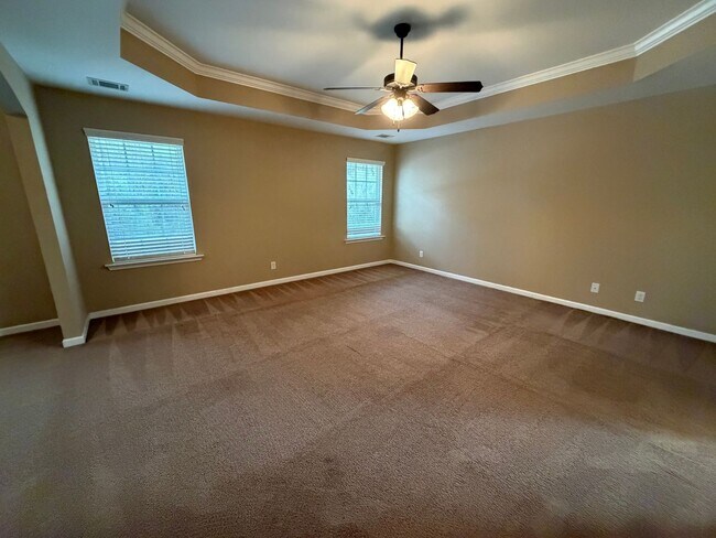 Building Photo - FOR RENT